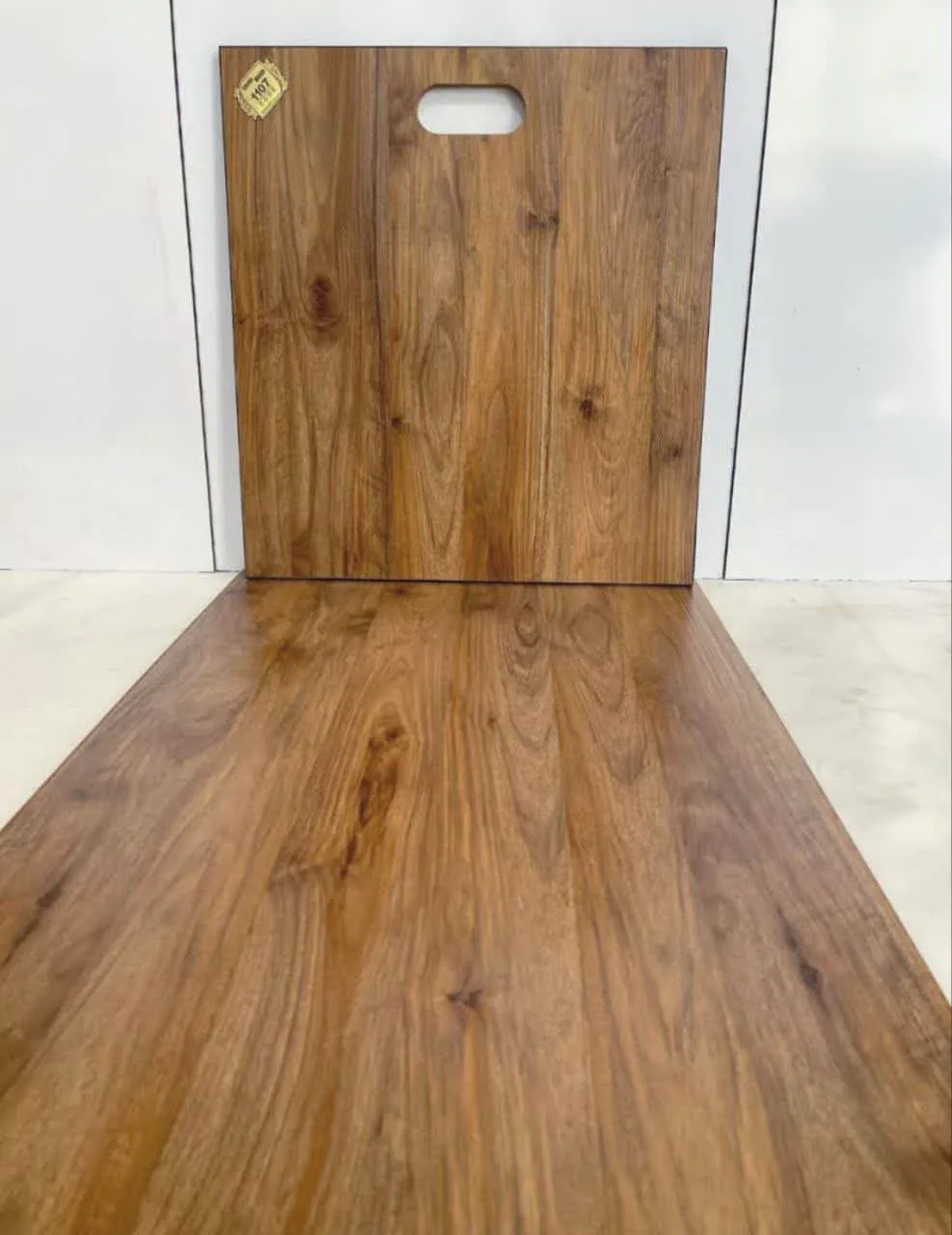 پارکت لمینت قهوه‌ای گردویی گرین وود دکوراسیون قلعه کاغذ دیواری