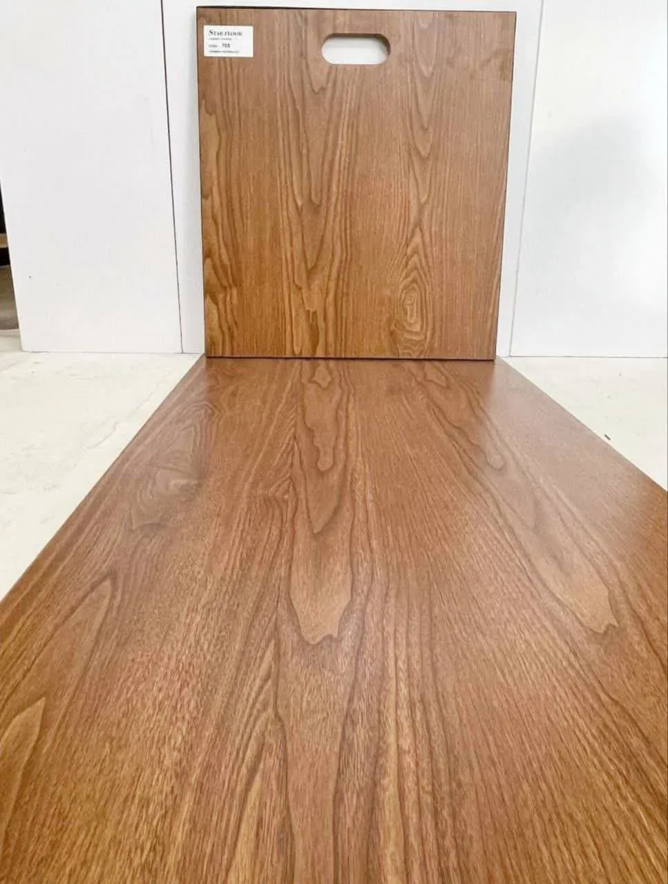 پارکت لمینت قهوه‌ای مسی استار فلور دکوراسیون قلعه کاغذ دیواری